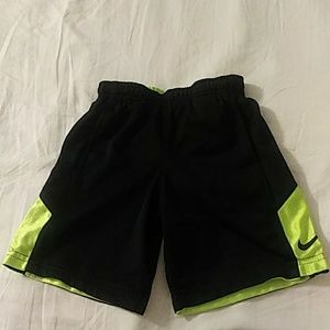 Reversible basketball shorts